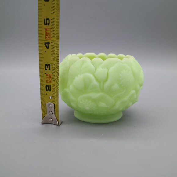 Fenton Lime Green Satin Green Custard Water Lily Flower Bowl - Picture 8 of 9